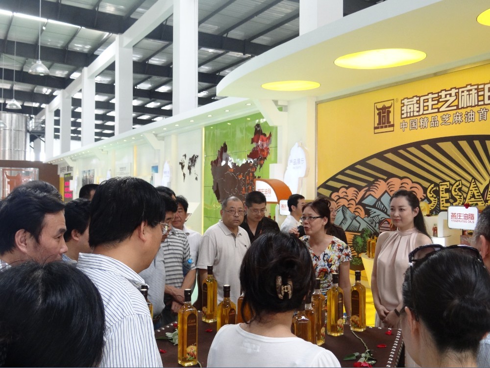 中国食品土畜进出口商会领导及相关名优企业莅临燕庄参观指导