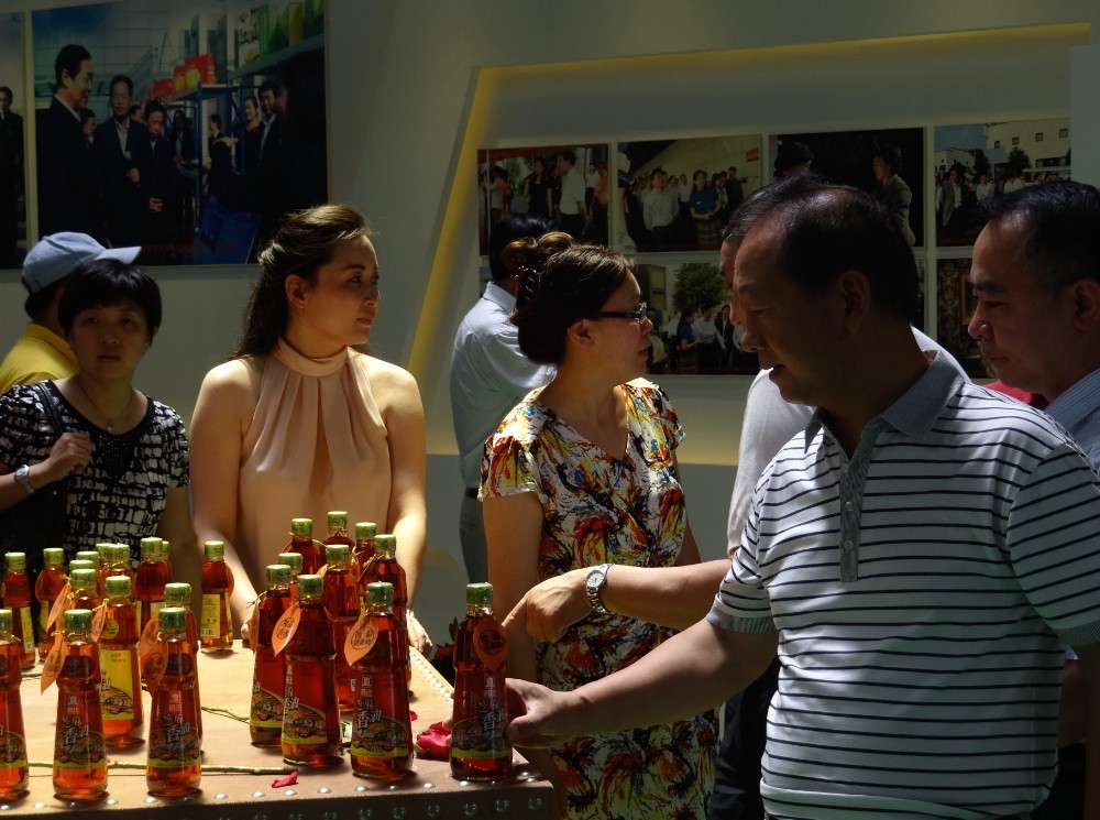 中国食品土畜进出口商会领导及相关名优企业莅临燕庄参观指导