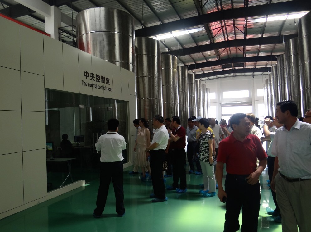 中国食品土畜进出口商会领导及相关名优企业莅临燕庄参观指导