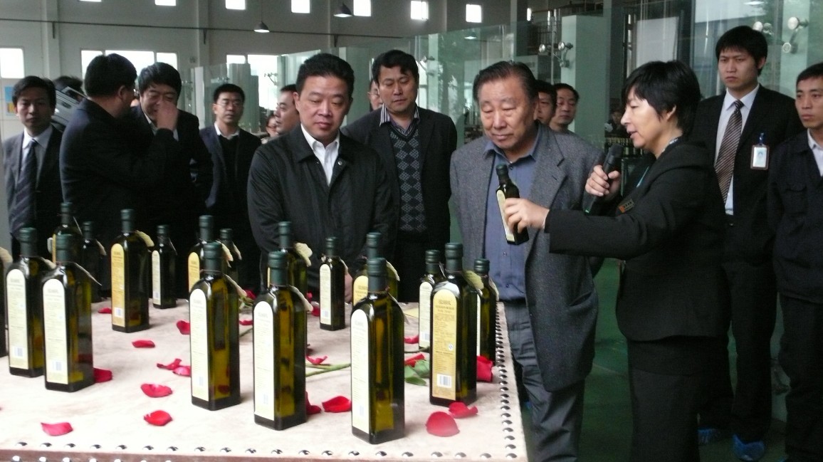 水利部原副部长王守强参观燕庄工厂